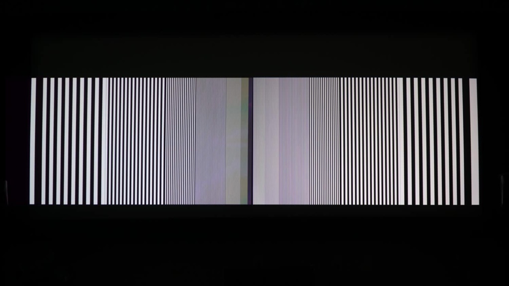 4K multiburst test signal from 4K test signal generator. The black line in the middle is the separation between the two projected images. Use the close up image below of the center area to compare.